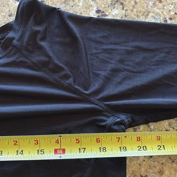 Athleta Kettlebella Long Sleeve Exercise shirt black workout women’s size small - Picture 8 of 8